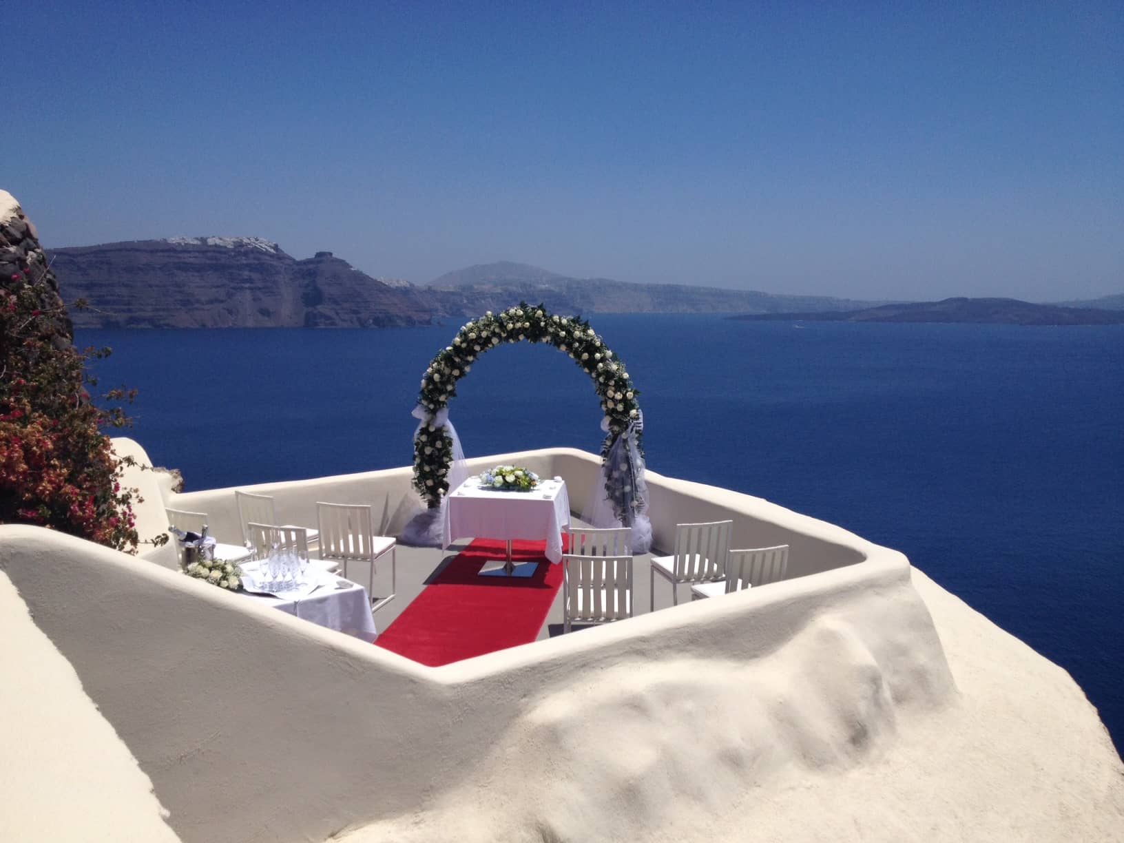 Let Your Fairy Tale Begin At The Island Of Santorini